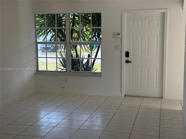 Foto del edificio - 7751 NW 194th St