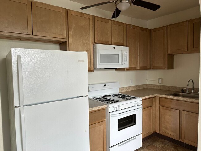 Foto del edificio - 1722 W Market St