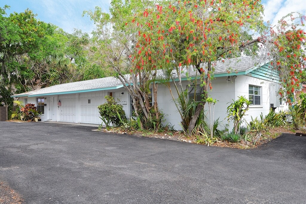 Primary Photo - 616-626 S Osprey Ave