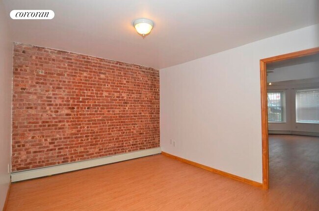 Building Photo - 11-51-51 44th Dr