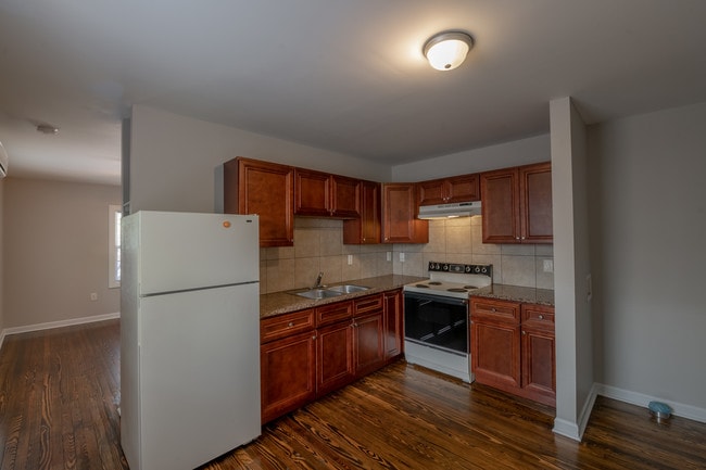 Building Photo - 1025 Rosedale Ave