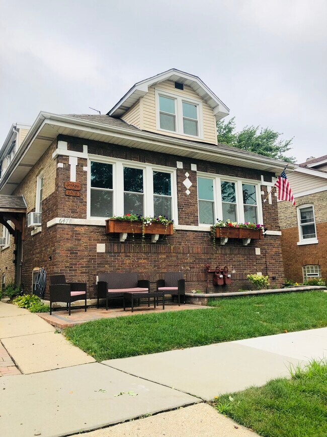 Front - 6478 N Newark Ave