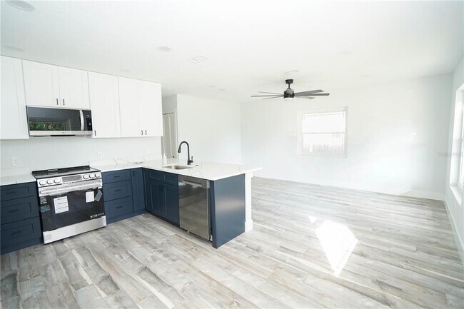 Building Photo - 5817 Dartmouth Ave N