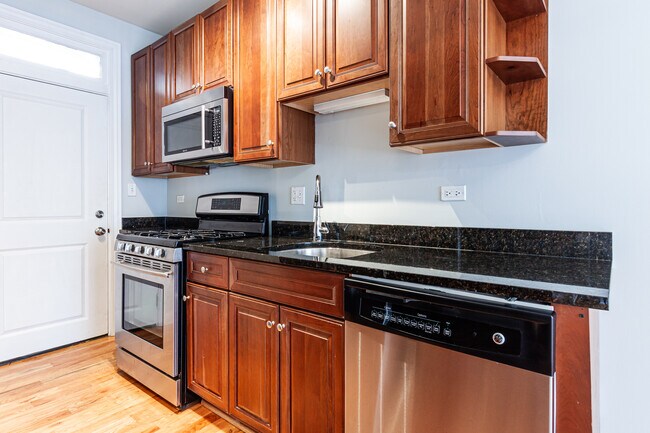 Foto del edificio - 736 W Addison St