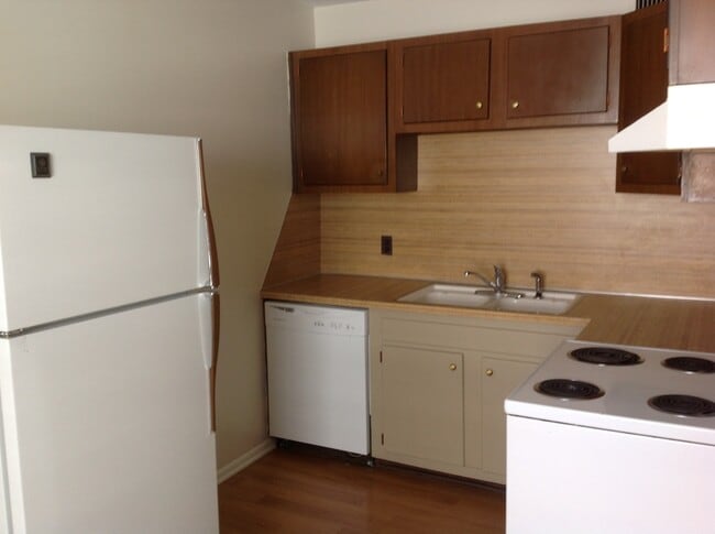Foto del edificio - Upper Level at Salem Square!