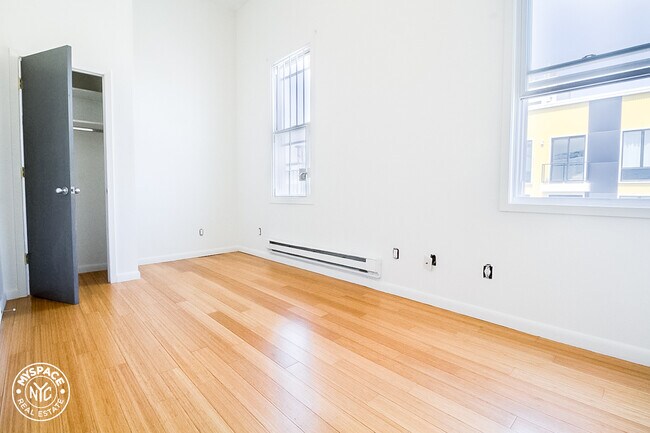 Foto del edificio - 36 Wilson Ave