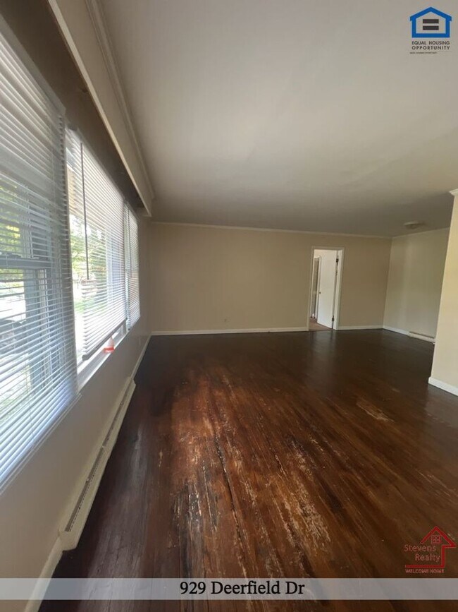 Foto del edificio - 929 Deerfield Dr