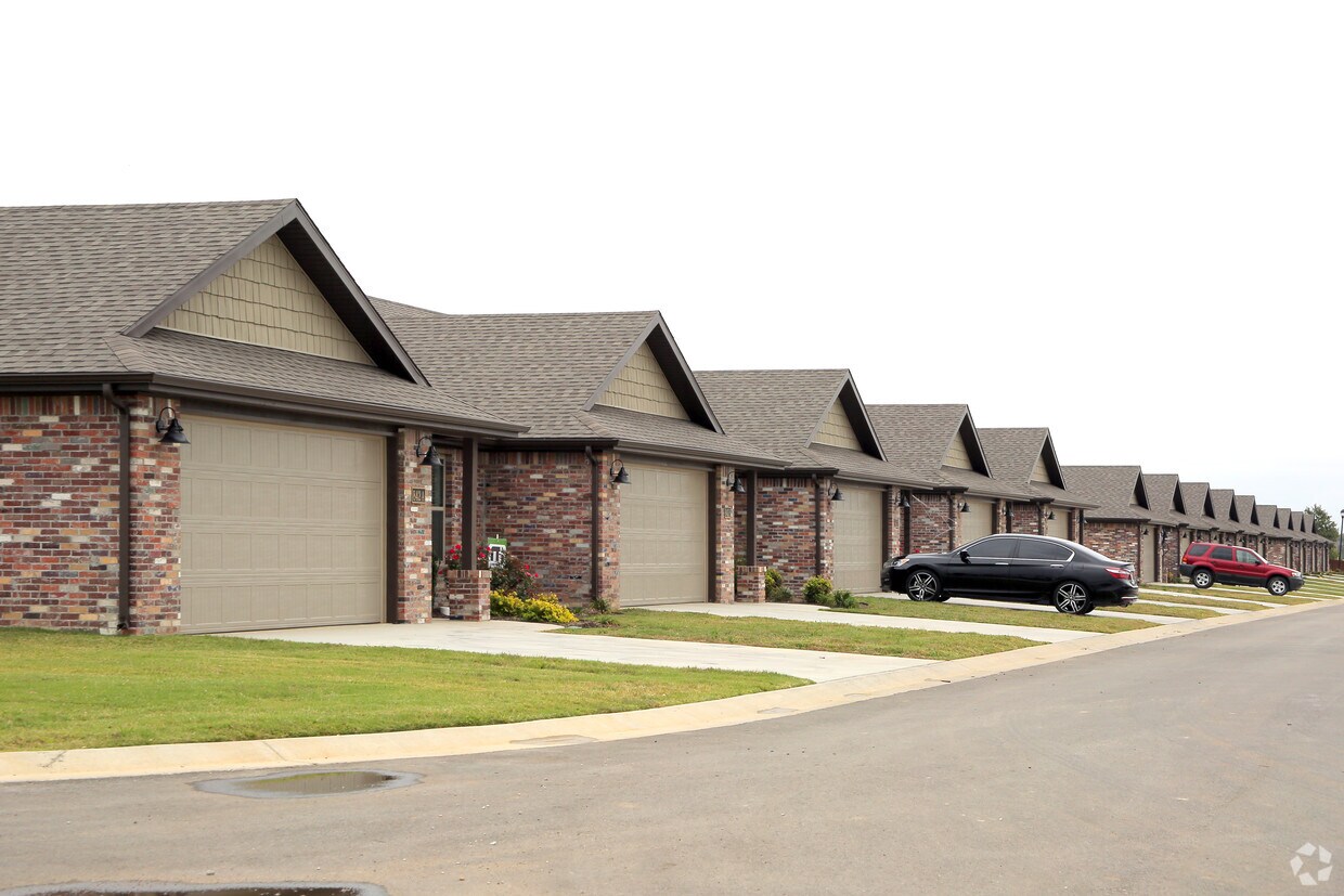Primary Photo - The Townhomes of Siena