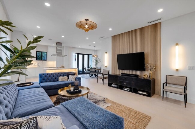 Building Photo - 2618 Trapp Ave