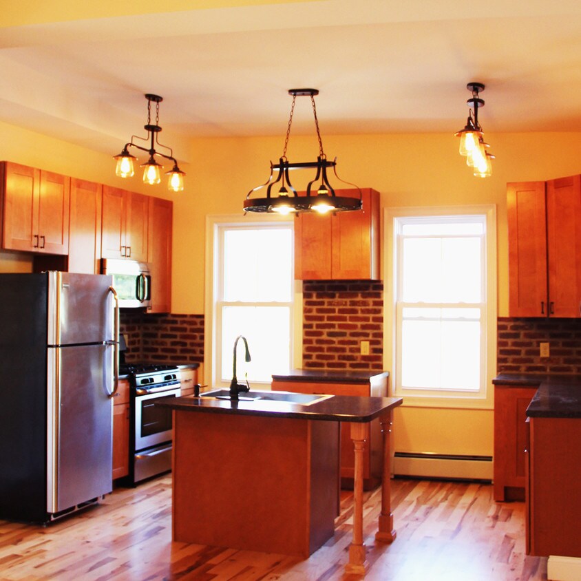 Primary Photo - 24 Cedar St