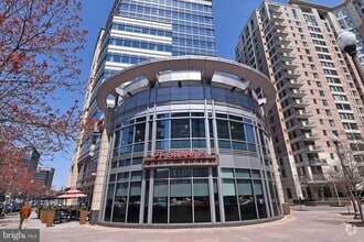 Building Photo - 851 N Glebe Rd