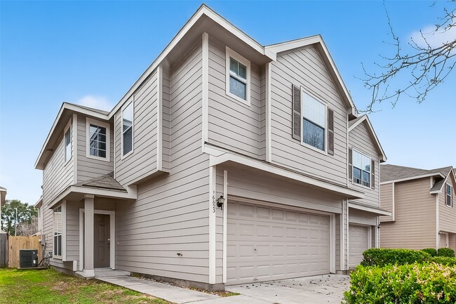 Building Photo - 16623 Newglen Ln