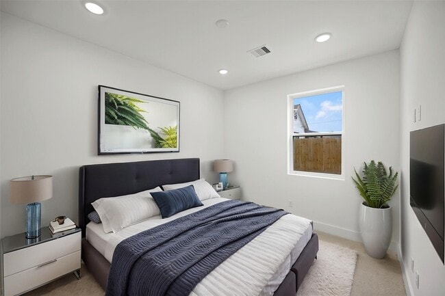 Building Photo - 870 W Little York Rd
