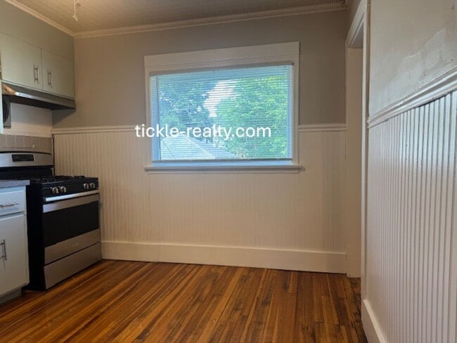 Building Photo - 3 Bedroom - Single Family Home!