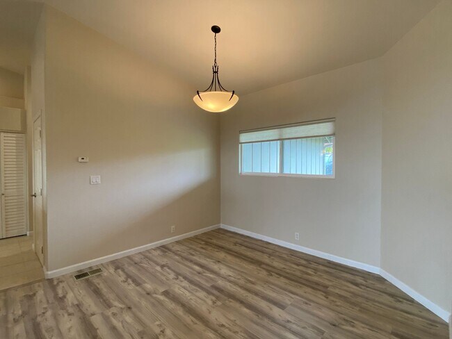 Building Photo - Stunning 4-Bedroom Home with Breathtaking Mauna Kea Mountain Views