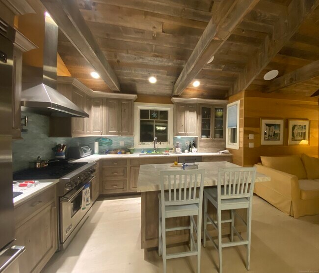 Foto del edificio - 16 Shoreline Dr