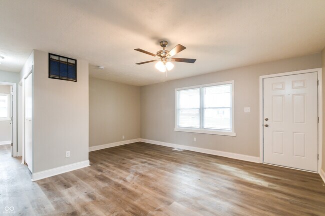 Foto del edificio - 4917 Barlow Dr