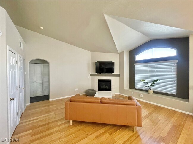 Building Photo - 4930 Black Bear Rd