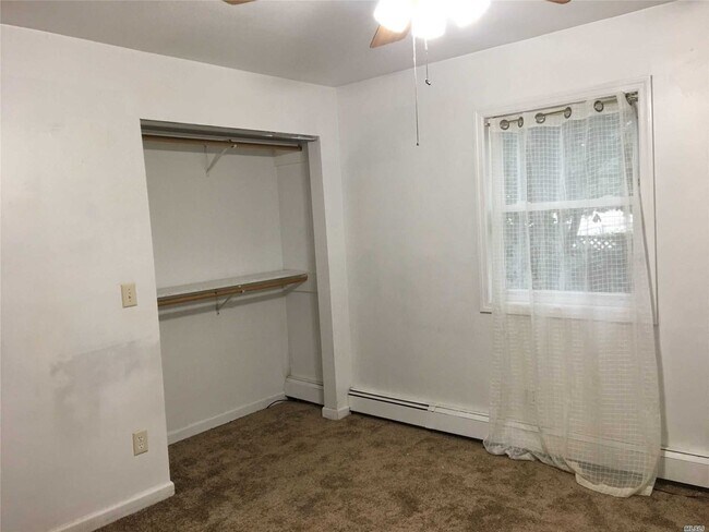 Foto del edificio - 3 Camelot Dr