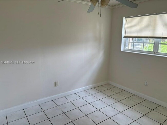 Building Photo - 5411 SW 38th Ct