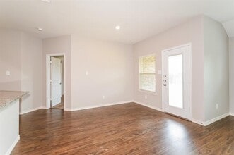 Building Photo - 571 Kara Dr