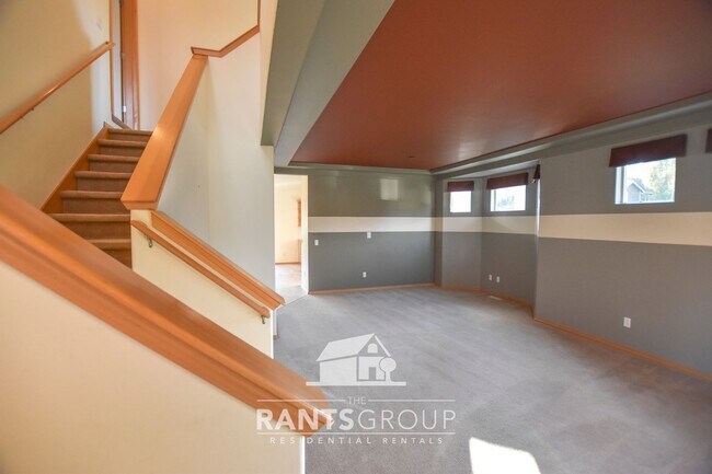 Foto del edificio - Spacious home in a fantastic neighborhood