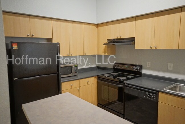 Building Photo - 2402 W Azeele St