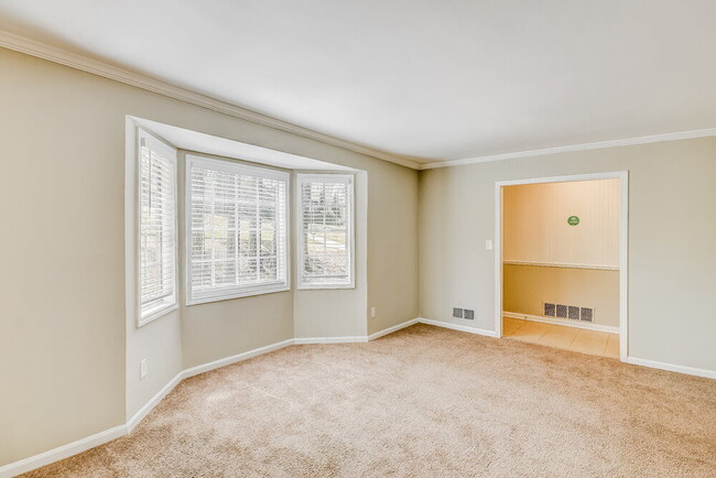 Building Photo - 1316 High Point Terrace