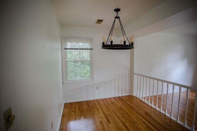 Building Photo - Spacious Blacksburg Townhome – Prime Location Near VT & Shopping