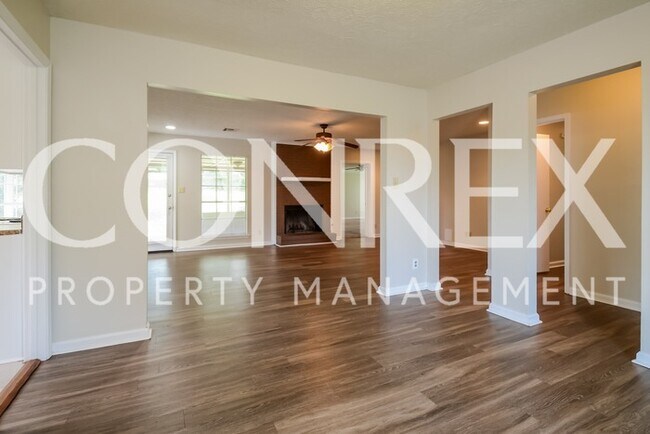 Foto del edificio - Spacious Four Bedroom