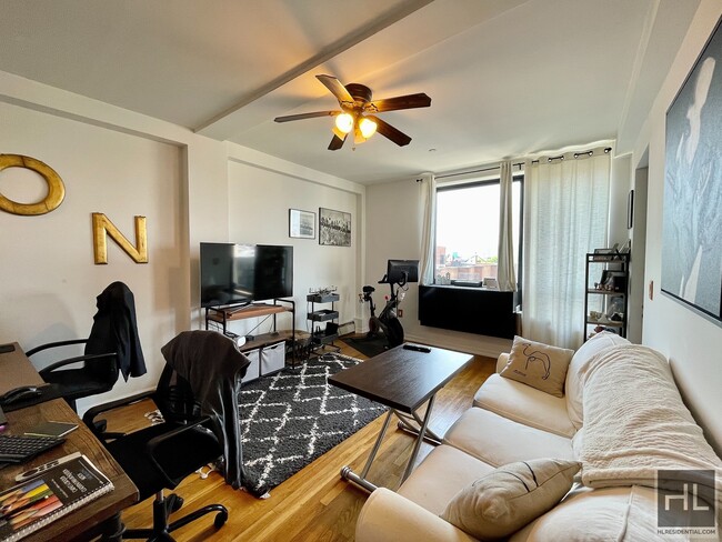 Building Photo - Gorgeous rent stabilized 1 bedroom with ba...