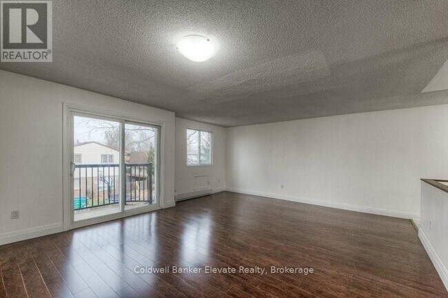 Building Photo - 275 Eiwo Ct