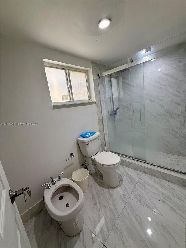 Foto del edificio - 10351 NW 127th St