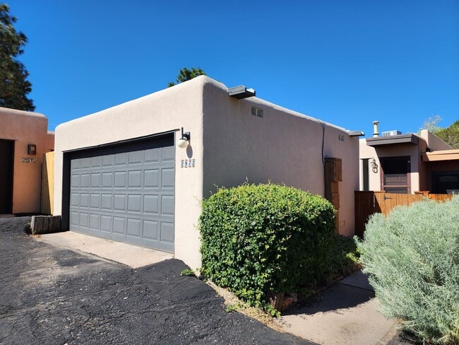 Building Photo - 2972 Plaza Azul