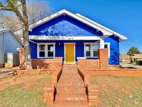 Building Photo - 901 NW 35th St