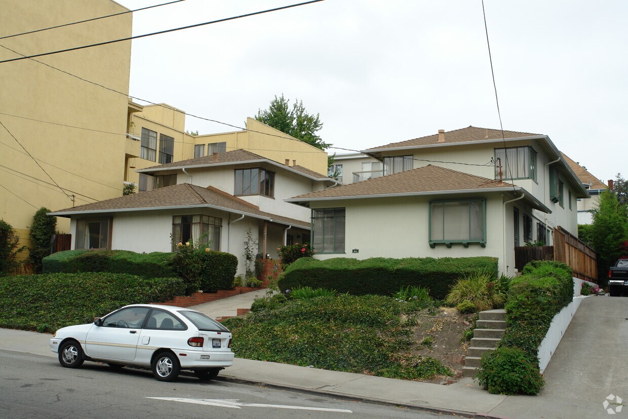 Foto del edificio - 657-657A 657B Oakland Ave