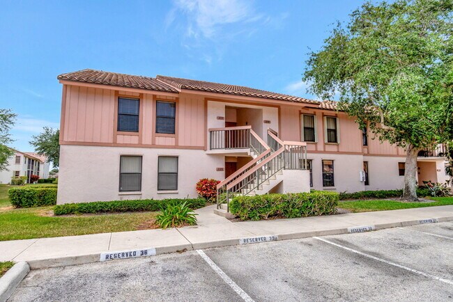 Foto del edificio - 3300 Jaywood Terrace