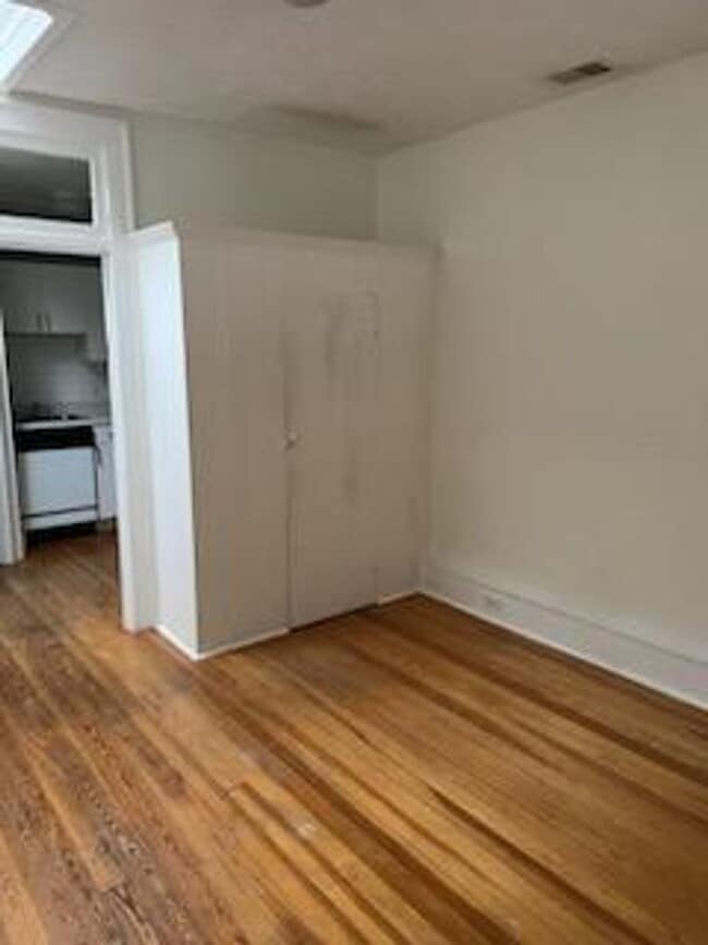 Foto del edificio - 145 E Front St