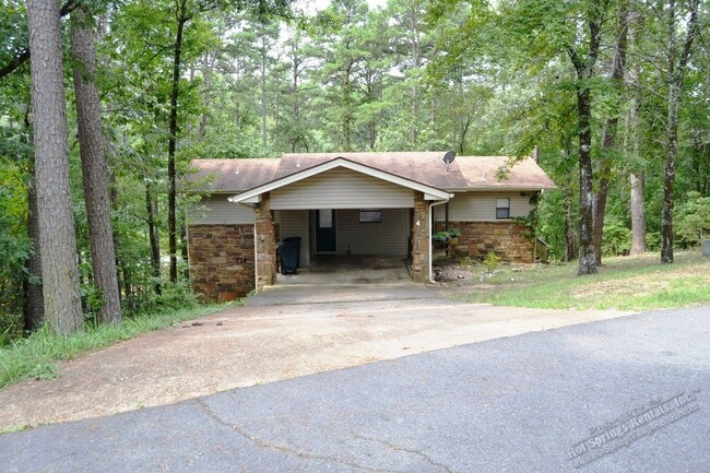 Building Photo - West Gate Area | Home | Furnished