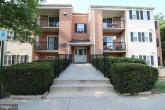 Building Photo - 18318 Streamside Dr