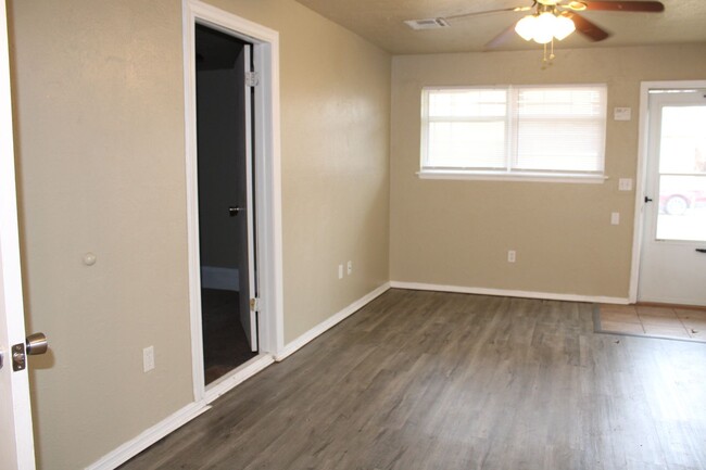 Building Photo - 4 bed, 2 bath - In Moore!