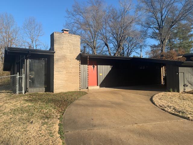 Foto del edificio - 713 Hutchins Dr