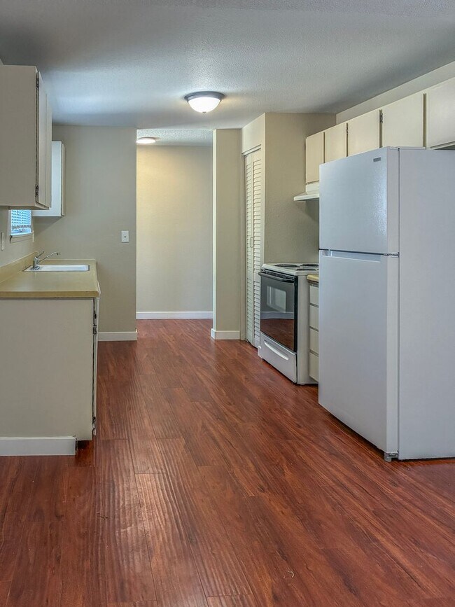 Building Photo - 230 SE 160th Ave