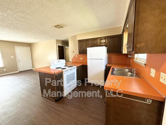 Foto del edificio - 105 Pine Ave