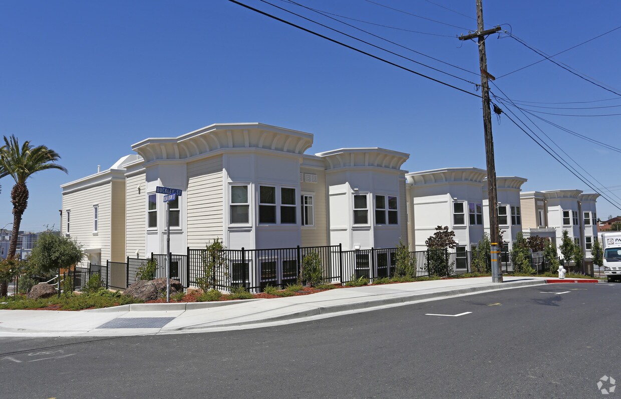Building Photo - Berrellesa Palms