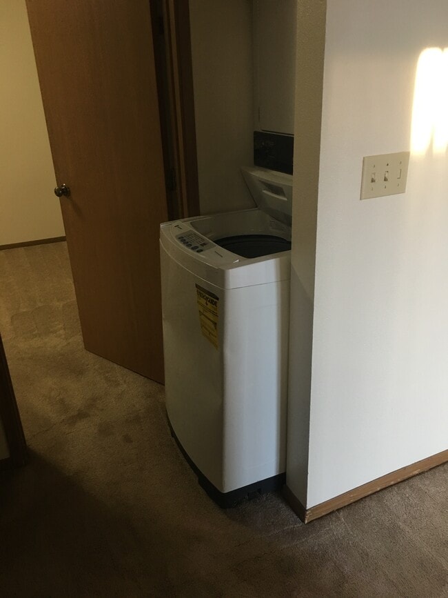 Building Photo - Green Tree Apartments