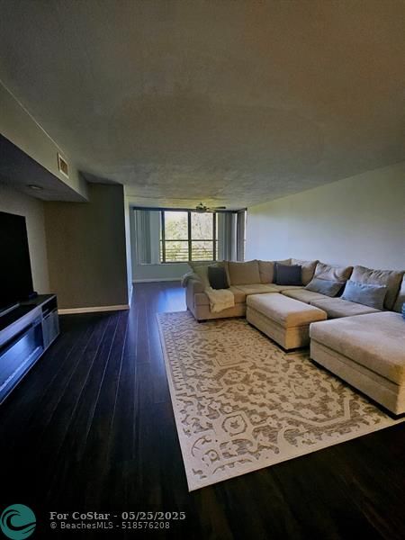 Building Photo - 2659 Carambola Cir N