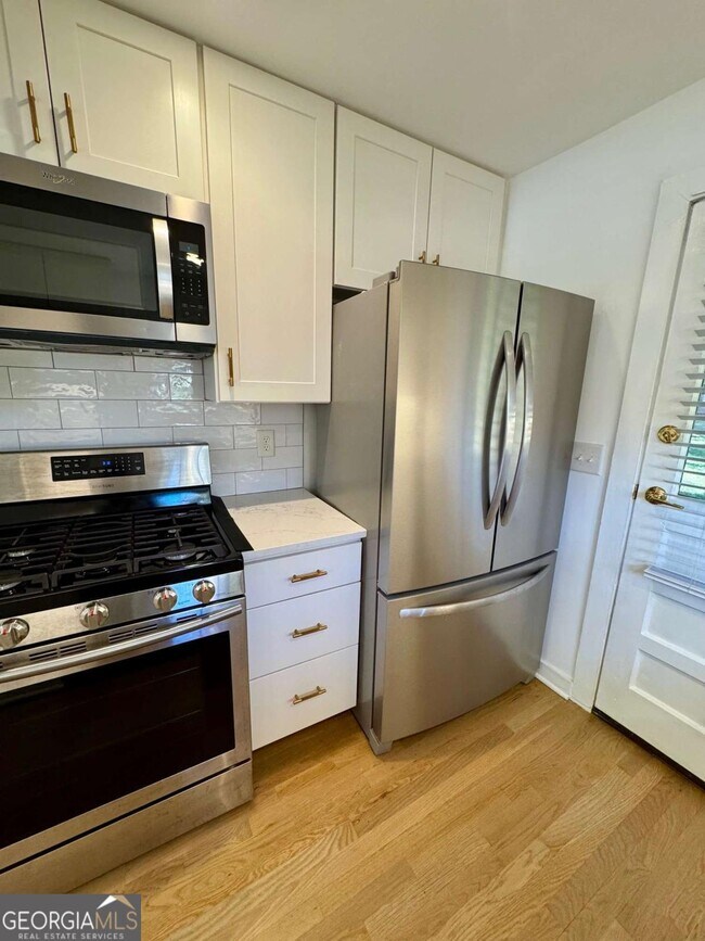 Foto del edificio - 635 Valley Brook Rd