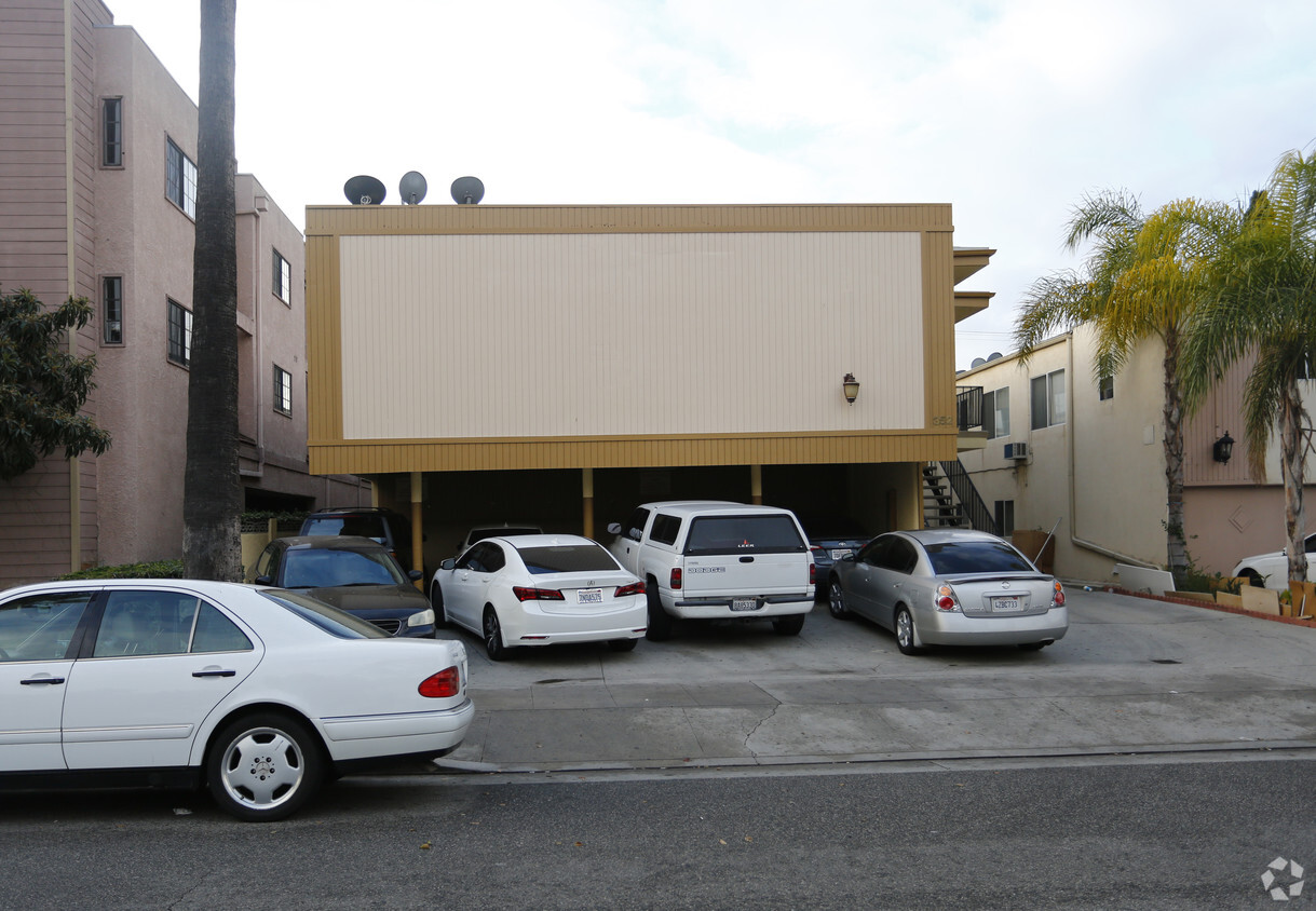 Building Photo - 352 W Lomita Ave