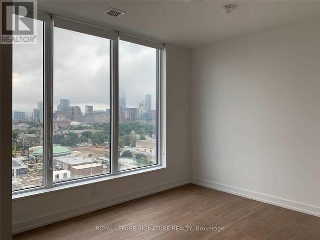 Building Photo - 203-1203 College St